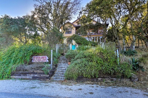 Tastefully Exotic Apt with Patio - Walk to Canyon Lake image 1
