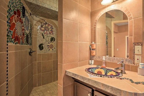 Tastefully Exotic Apt with Patio - Walk to Canyon Lake image 4